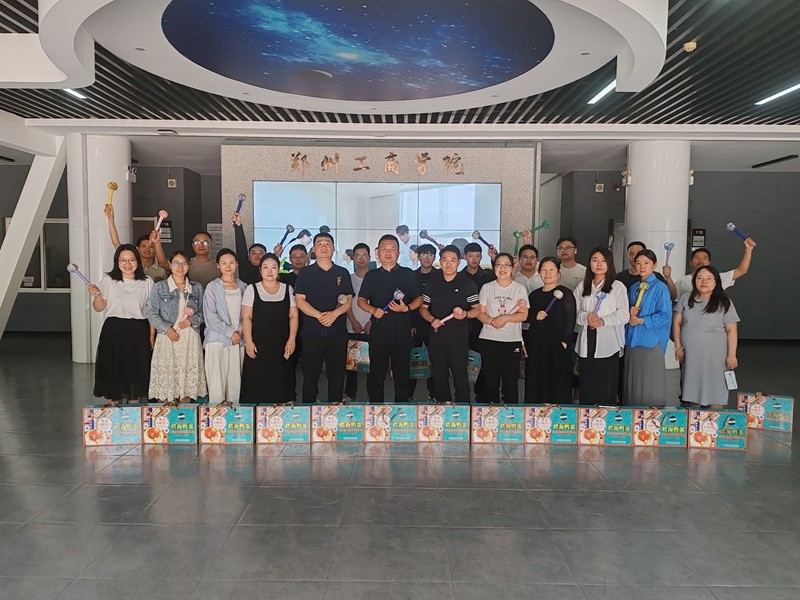 “艾在身边,锤出健康”机关分工会(现代教育技术中心、实验室管理中心)开展端午特别活动